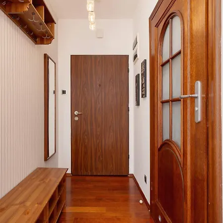 Krupnicza With Ac Next To Krakow's Old Town By Renters Apartmán *