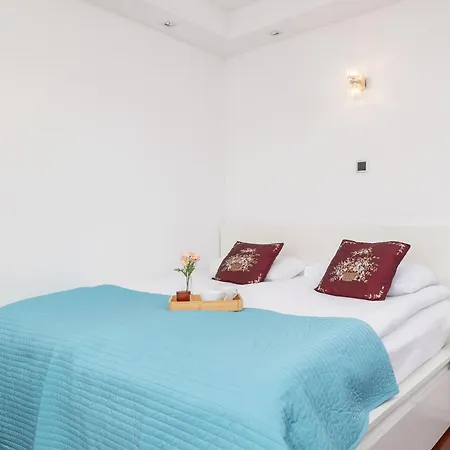 Krupnicza With Ac Next To Krakow's Old Town By Renters Apartment