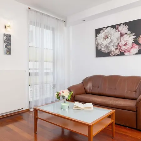 Krupnicza With Ac Next To Krakow's Old Town By Renters Apartmán