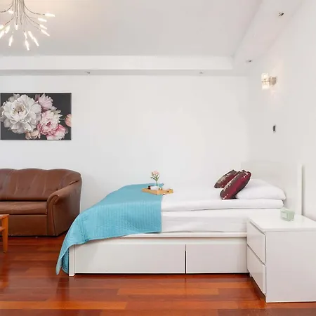 Krupnicza With Ac Next To Krakow's Old Town By Renters Apartmán *