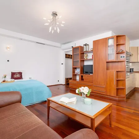 Krupnicza With Ac Next To Krakow's Old Town By Renters Krakow